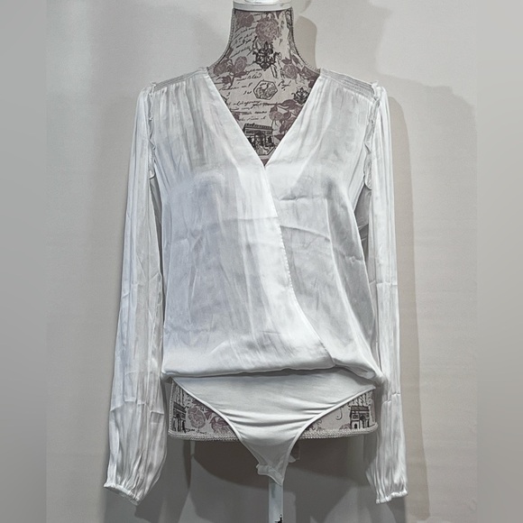 PAIGE -WHITNEY White rayon long sleeve body‎ suit size M. - Picture 2 of 15